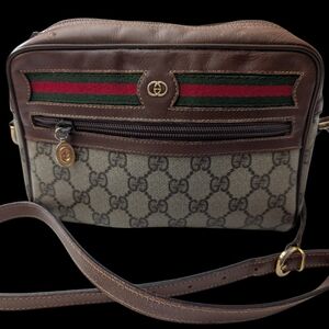 ✨ Vintage Gucci GG Supreme Web Camera Crossbody Bag ✨ 🤎